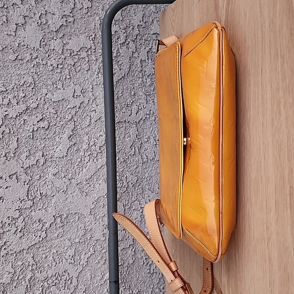 Louis Vuitton THOMPSON STREET VERNIS IN MANGO - Picture 5 of 16